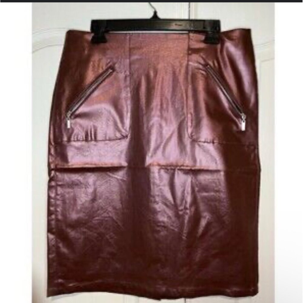 Kate and Mallory Women’s Metallic Coated Front Pocket Skirt size 8 NWOT